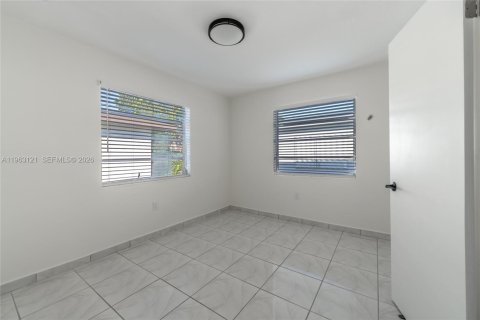 Commercial property in Miami, Florida 218.78 sq.m. № 2027244 - photo 25