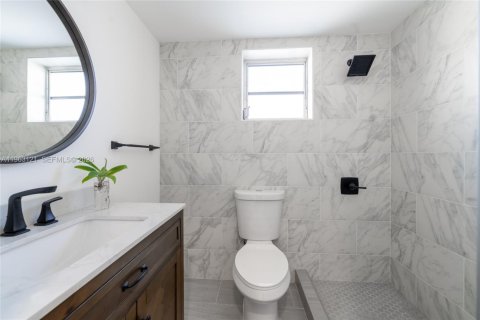 Commercial property in Miami, Florida 218.78 sq.m. № 2027244 - photo 23