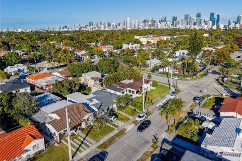 Commercial property in Miami, Florida 218.78 sq.m. № 2027244 - photo 2