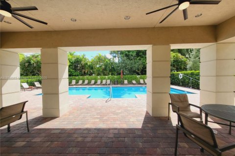 Снять в аренду таунхаус в Палм Спрингс, Флорида 3 спальни, 157.1м2, № 1945870 - фото 23