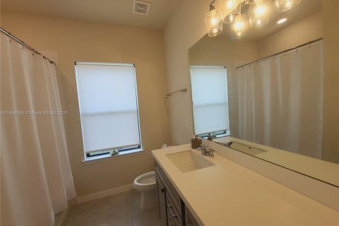 Снять в аренду таунхаус в Палм Спрингс, Флорида 3 спальни, 157.1м2, № 1945870 - фото 16