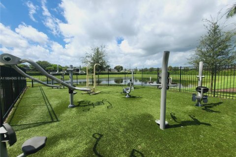 Снять в аренду таунхаус в Палм Спрингс, Флорида 3 спальни, 157.1м2, № 1945870 - фото 20