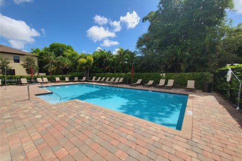 Снять в аренду таунхаус в Палм Спрингс, Флорида 3 спальни, 157.1м2, № 1945870 - фото 22