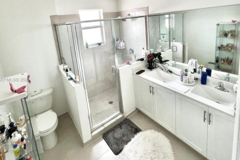 Townhouse in Homestead, Florida 4 bedrooms, 123.65 sq.m. № 2003455 - photo 8