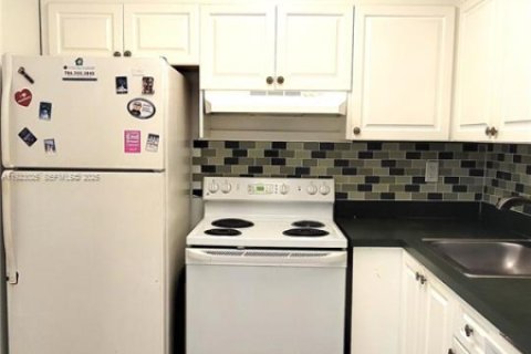 Copropriété à louer à Miami, Floride: 2 chambres, 80.82 m2 № 1982189 - photo 4