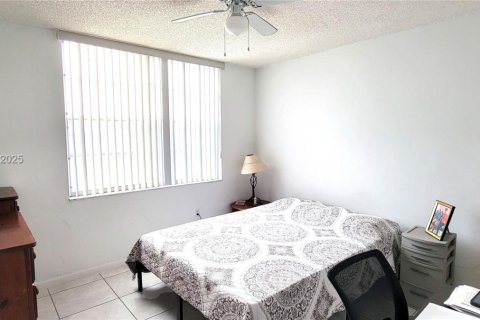 Copropriété à louer à Miami, Floride: 2 chambres, 80.82 m2 № 1982189 - photo 6