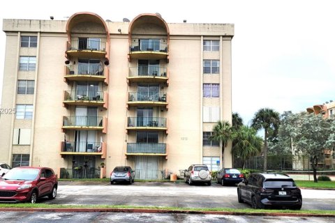 Copropriété à louer à Miami, Floride: 2 chambres, 80.82 m2 № 1982189 - photo 10