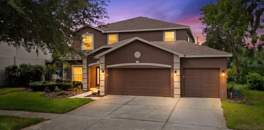 House in Fish Hawk, Florida 5 bedrooms, 302.49 sq.m. № 2196479