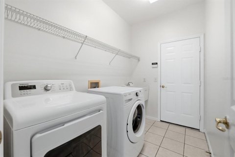 House in Fish Hawk, Florida 5 bedrooms, 302.49 sq.m. № 2196479 - photo 13
