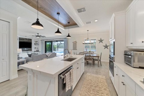 House in Bradenton, Florida 6 bedrooms, 324.23 sq.m. № 1858326 - photo 18