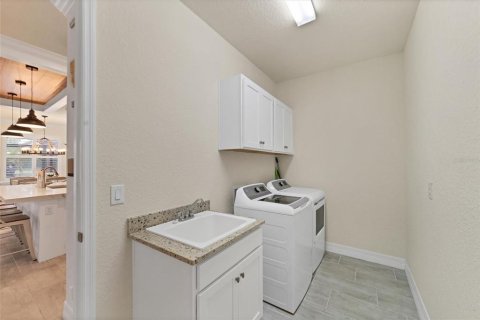 House in Bradenton, Florida 6 bedrooms, 324.23 sq.m. № 1858326 - photo 21