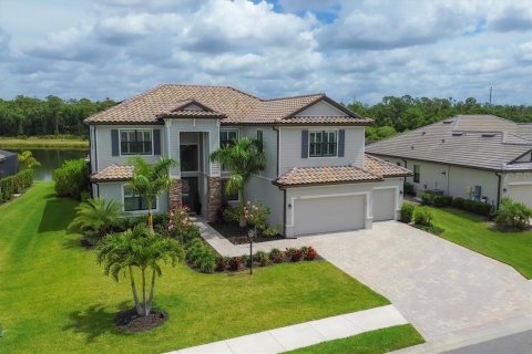 House in Bradenton, Florida 6 bedrooms, 324.23 sq.m. № 1858326 - photo 1