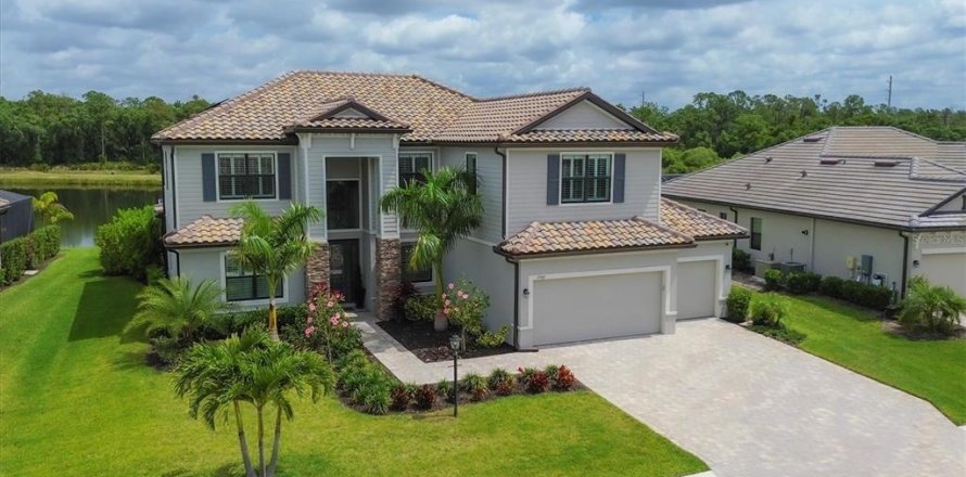 House in Bradenton, Florida 6 bedrooms, 324.23 sq.m. № 1858326