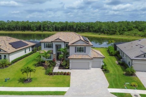 House in Bradenton, Florida 6 bedrooms, 324.23 sq.m. № 1858326 - photo 4