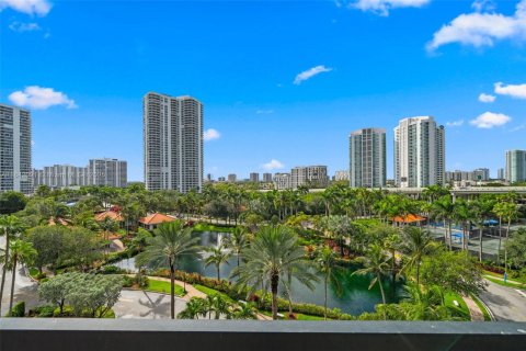Condo in Aventura, Florida, 2 bedrooms № 1834480 - photo 22