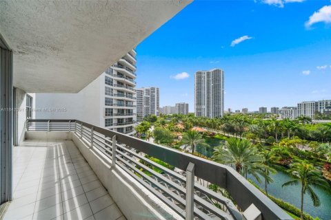 Condo in Aventura, Florida, 2 bedrooms № 1834480 - photo 21