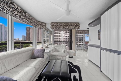 Condo in Aventura, Florida, 2 bedrooms № 1834480 - photo 8