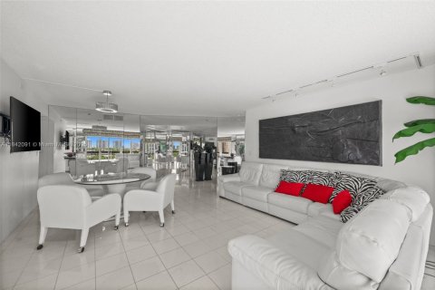 Condo in Aventura, Florida, 2 bedrooms № 1834480 - photo 3