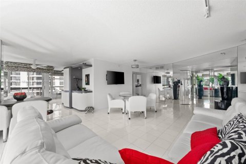 Condo in Aventura, Florida, 2 bedrooms № 1834480 - photo 4