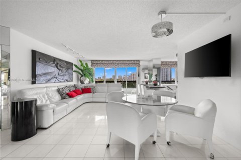 Condo in Aventura, Florida, 2 bedrooms № 1834480 - photo 6