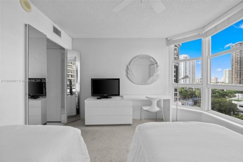 Condo in Aventura, Florida, 2 bedrooms № 1834480 - photo 13