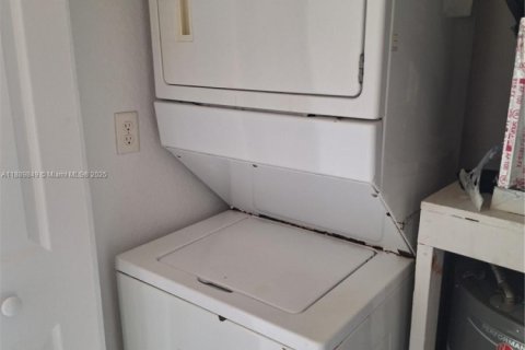 Снять в аренду таунхаус в Маргит, Флорида 2 спальни, 110.55м2, № 1939196 - фото 19