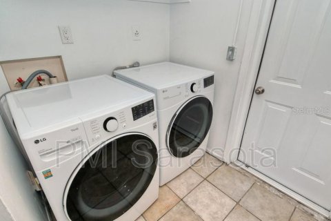 Снять в аренду квартиру в Сарасота, Флорида 2 спальни, 75.62м2, № 1848458 - фото 4