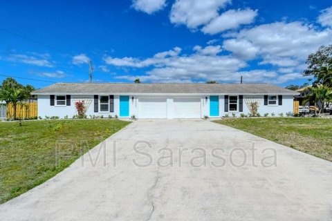 Снять в аренду квартиру в Сарасота, Флорида 2 спальни, 75.62м2, № 1848458 - фото 1
