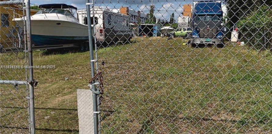 Land in Florida City, Florida № 1820026