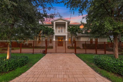 Casa en Pinecrest, Florida 5 dormitorios, 517 m2 № 2397734