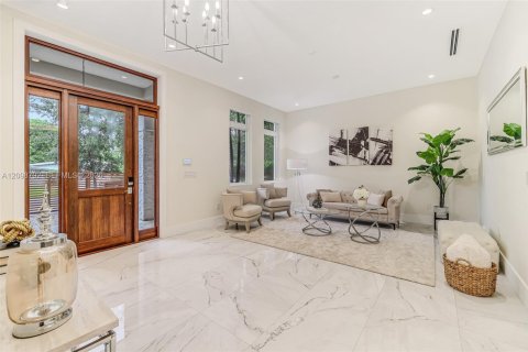 House in Pinecrest, Florida 5 bedrooms, 517 sq.m. № 2397734 - photo 7