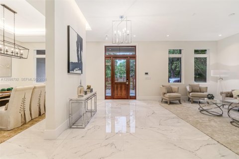 House in Pinecrest, Florida 5 bedrooms, 517 sq.m. № 2397734 - photo 6