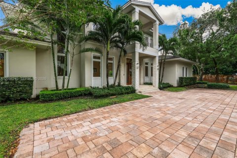 House in Pinecrest, Florida 5 bedrooms, 517 sq.m. № 2397734 - photo 5