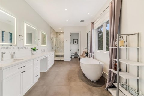 House in Pinecrest, Florida 5 bedrooms, 517 sq.m. № 2397734 - photo 29