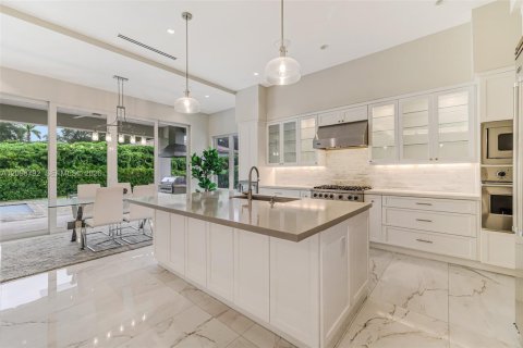 House in Pinecrest, Florida 5 bedrooms, 517 sq.m. № 2397734 - photo 16