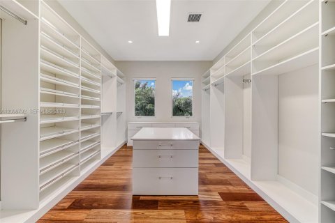 House in Pinecrest, Florida 5 bedrooms, 517 sq.m. № 2397734 - photo 25