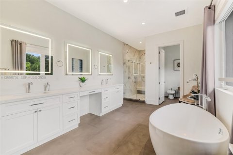 House in Pinecrest, Florida 5 bedrooms, 517 sq.m. № 2397734 - photo 30