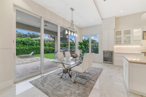 House in Pinecrest, Florida 5 bedrooms, 517 sq.m. № 2397734 - photo 15