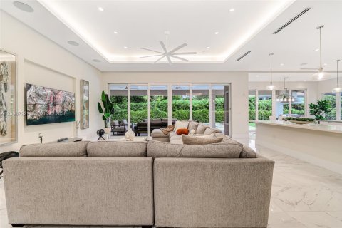 House in Pinecrest, Florida 5 bedrooms, 517 sq.m. № 2397734 - photo 9