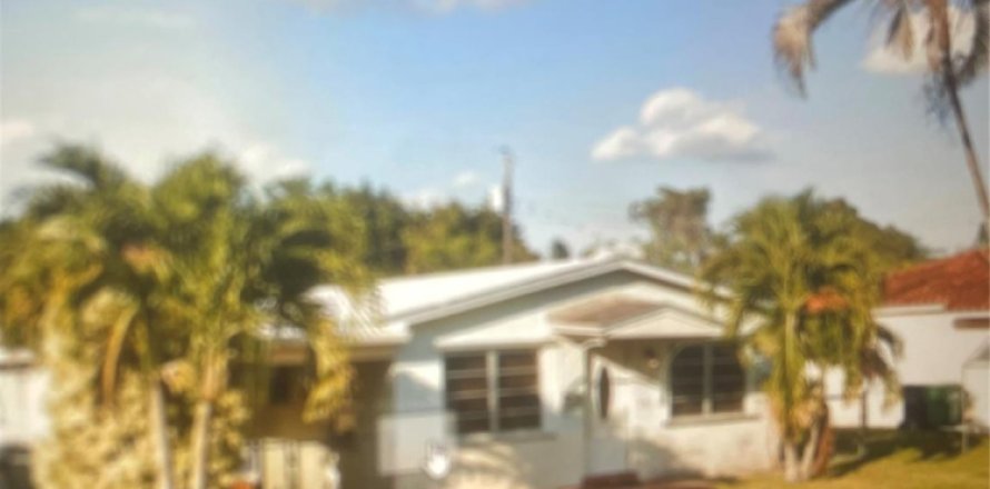 Casa en Miami, Florida 3 dormitorios, 111.11 m2 № 1119952