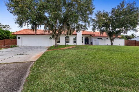 House in Plantation, Florida 4 bedrooms, 235.79 sq.m. № 2065658 - photo 7