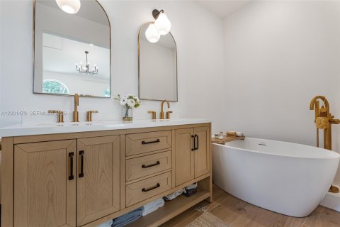 House in Plantation, Florida 4 bedrooms, 235.79 sq.m. № 2065658 - photo 27