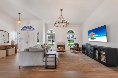 House in Plantation, Florida 4 bedrooms, 235.79 sq.m. № 2065658 - photo 2