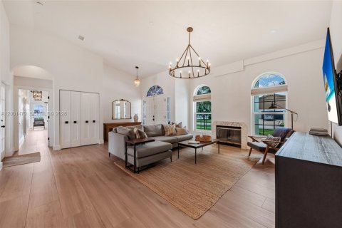 House in Plantation, Florida 4 bedrooms, 235.79 sq.m. № 2065658 - photo 15