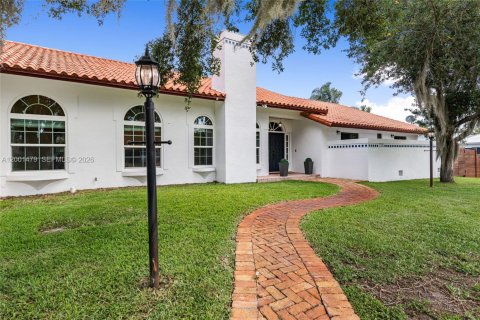 House in Plantation, Florida 4 bedrooms, 235.79 sq.m. № 2065658 - photo 11