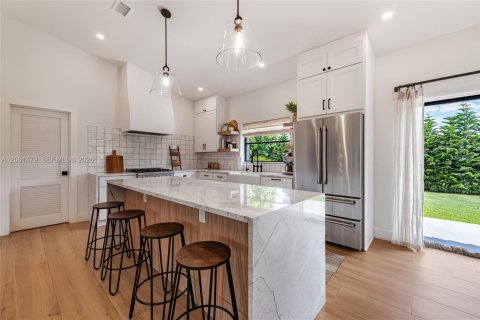 House in Plantation, Florida 4 bedrooms, 235.79 sq.m. № 2065658 - photo 3