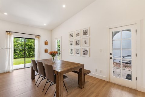 House in Plantation, Florida 4 bedrooms, 235.79 sq.m. № 2065658 - photo 19