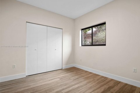 Купить коммерческую недвижимость в Майами, Флорида № 1985183 - фото 22