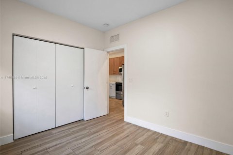 Купить коммерческую недвижимость в Майами, Флорида № 1985183 - фото 17