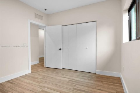 Купить коммерческую недвижимость в Майами, Флорида № 1985183 - фото 24